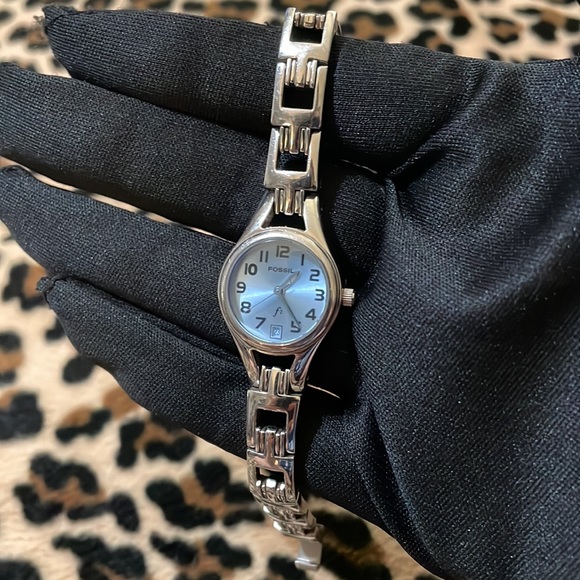 FOSSIL F2 Women’s Watch Analog Quartz Battery Stainless Steel Blue Link Band ⌚️ - Picture 3 of 17